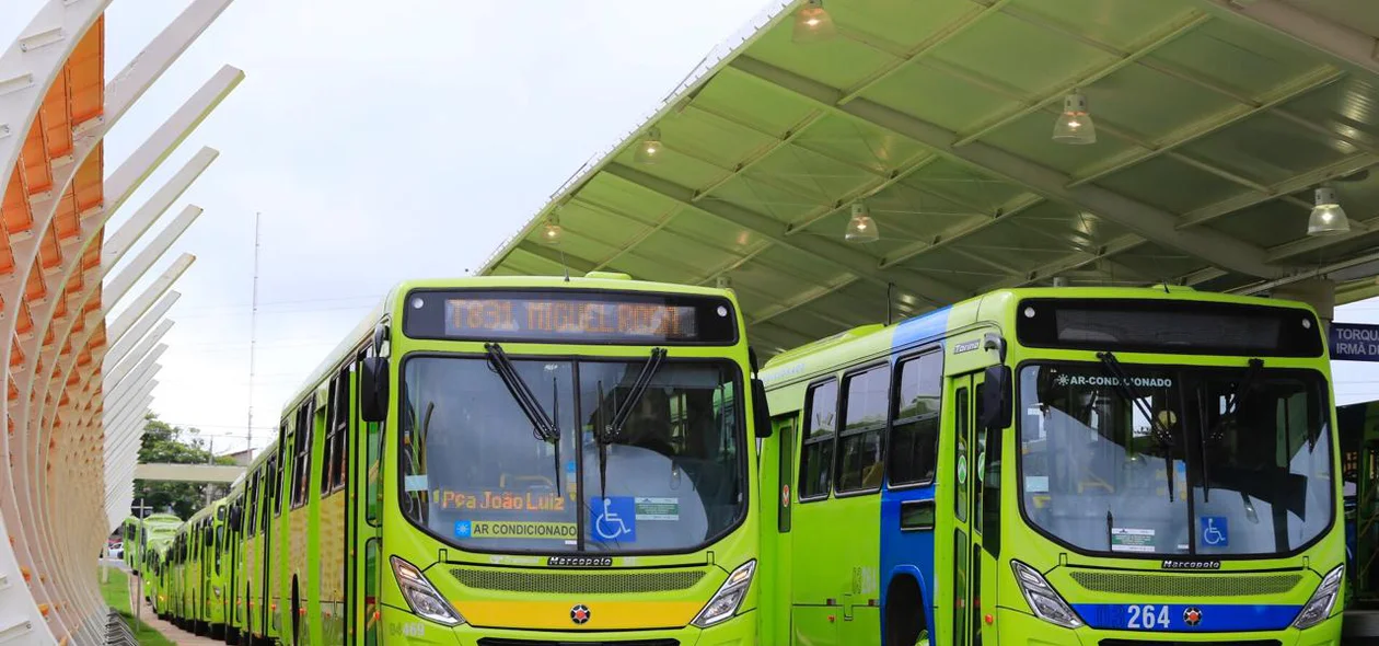 Prefeitura de Teresina entrega novos ônibus para as zonas sul e sudeste