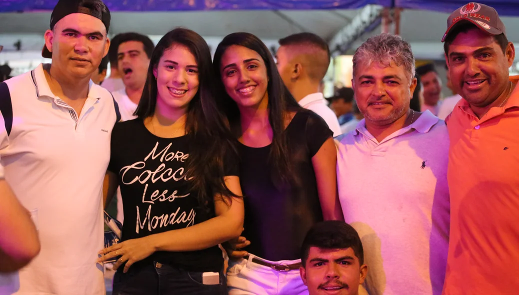 Festa do Vaqueiro reúne multidão em Altos