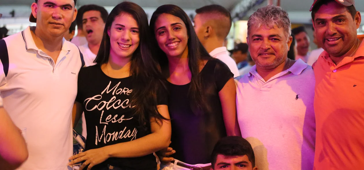 Festa do Vaqueiro reúne multidão em Altos