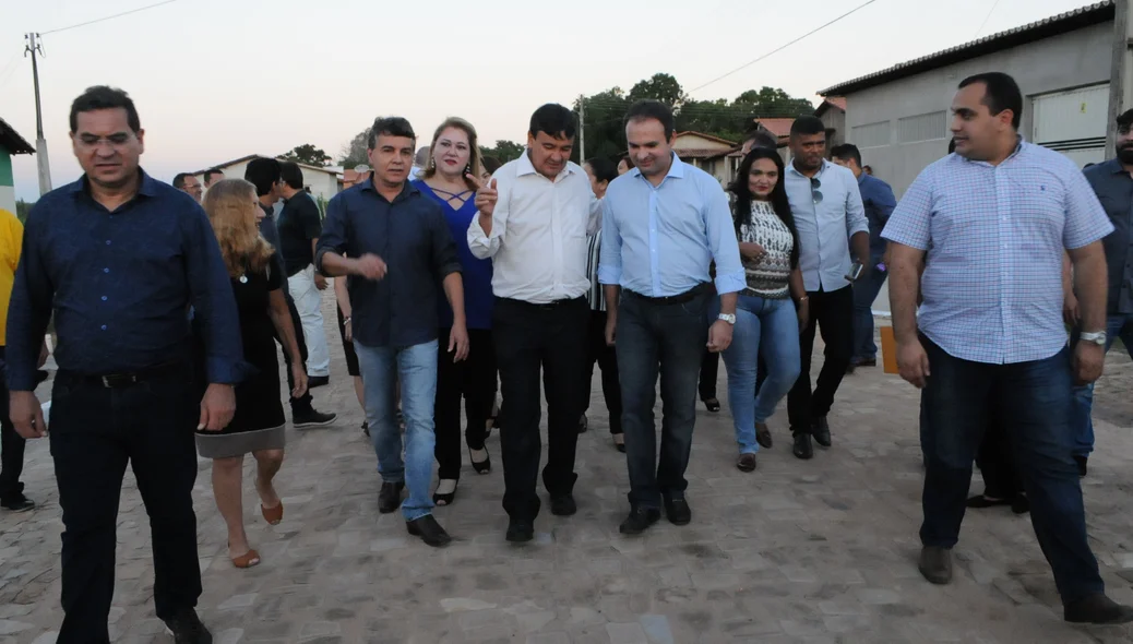 Governador Visitando obra em Monsenhor Gil 