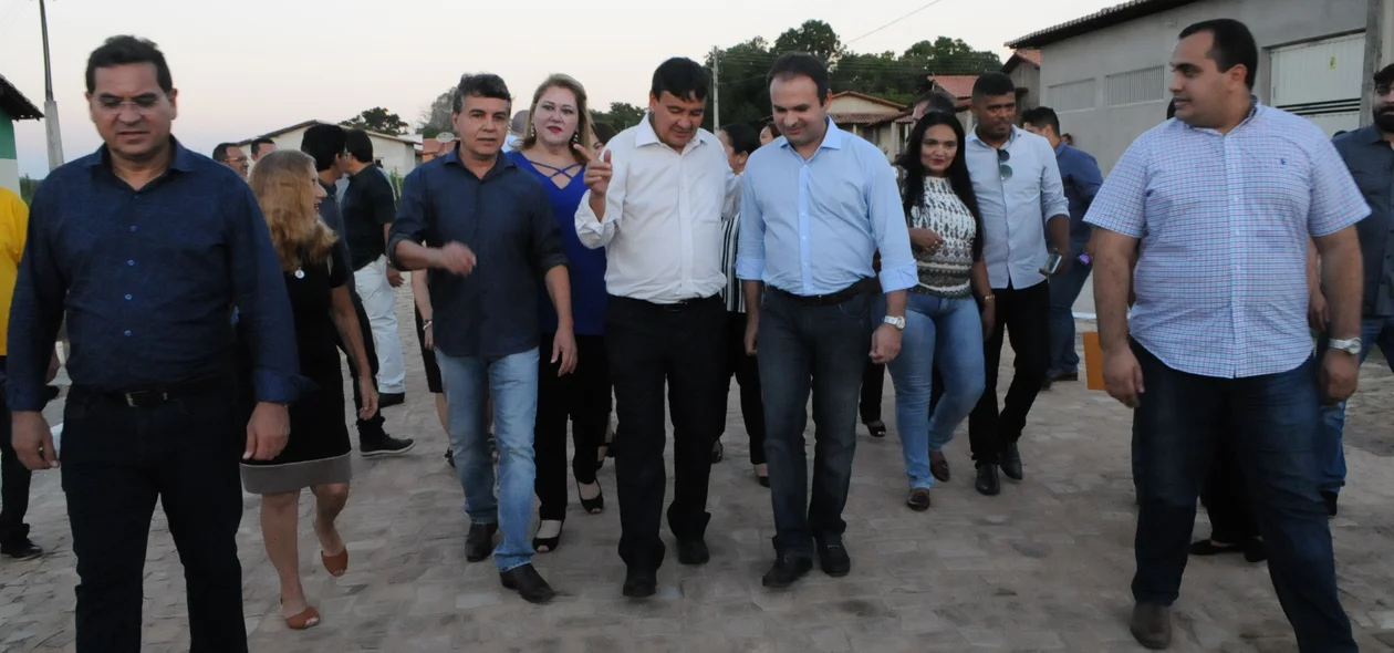 Governador Visitando obra em Monsenhor Gil 