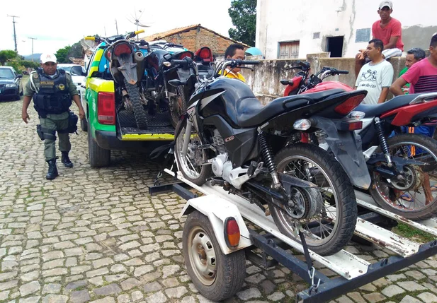 Motocicletas apreendidas pela Polícia Civil e Militar