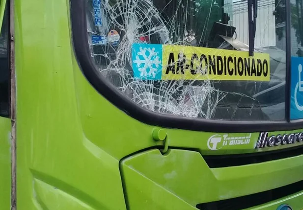 Acidente no corredor da Avenida Miguel Rosa