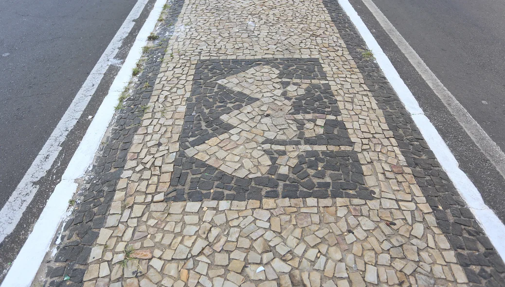 Calçamento na avenida
