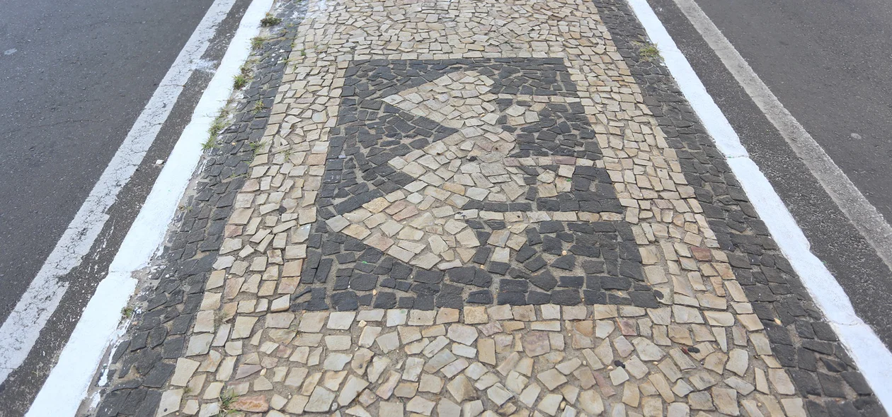 Calçamento na avenida