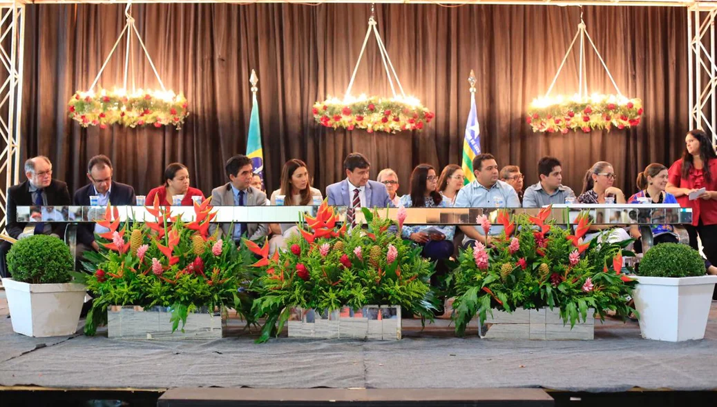 Mesa de honra em evento da SDR