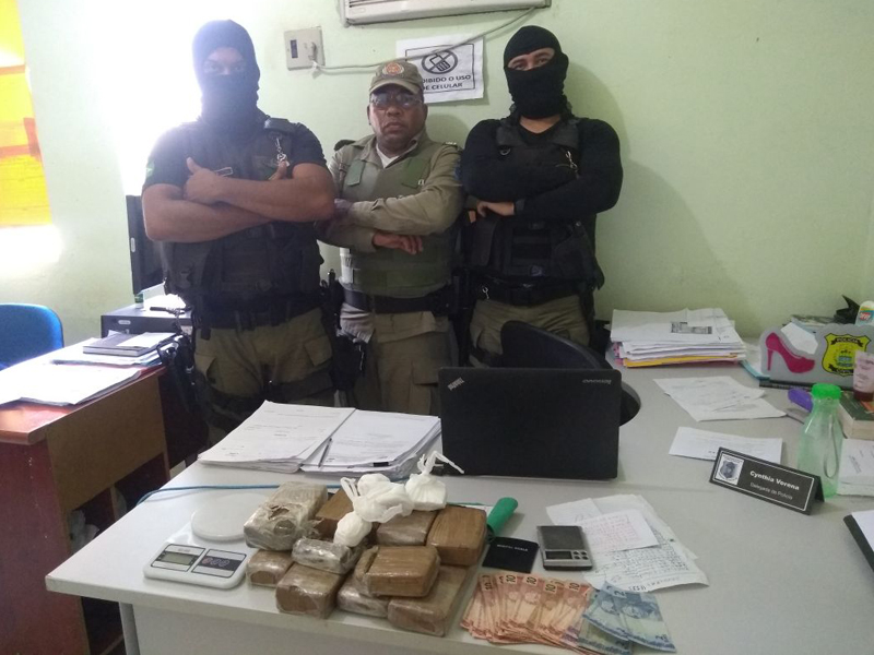 Policiais apreenderam grande quantidade de droga