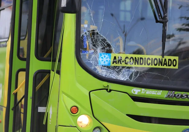 Mecânico morre atropelado por ônibus na Avenida Miguel Rosa