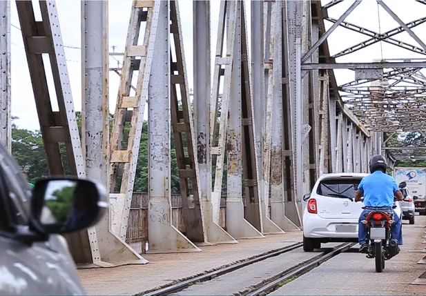 Trânsito na Ponte Metálica