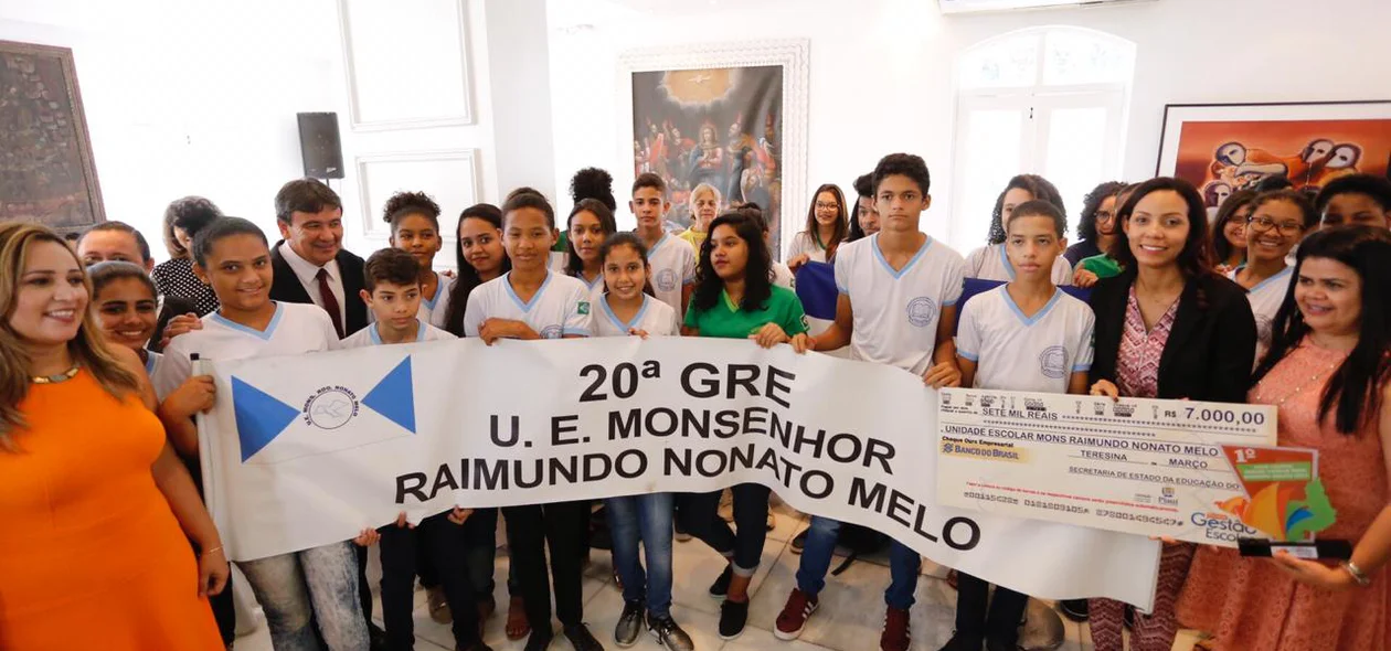Alunos da Unidade Escolar Monsenhor Raimundo Nonato Melo