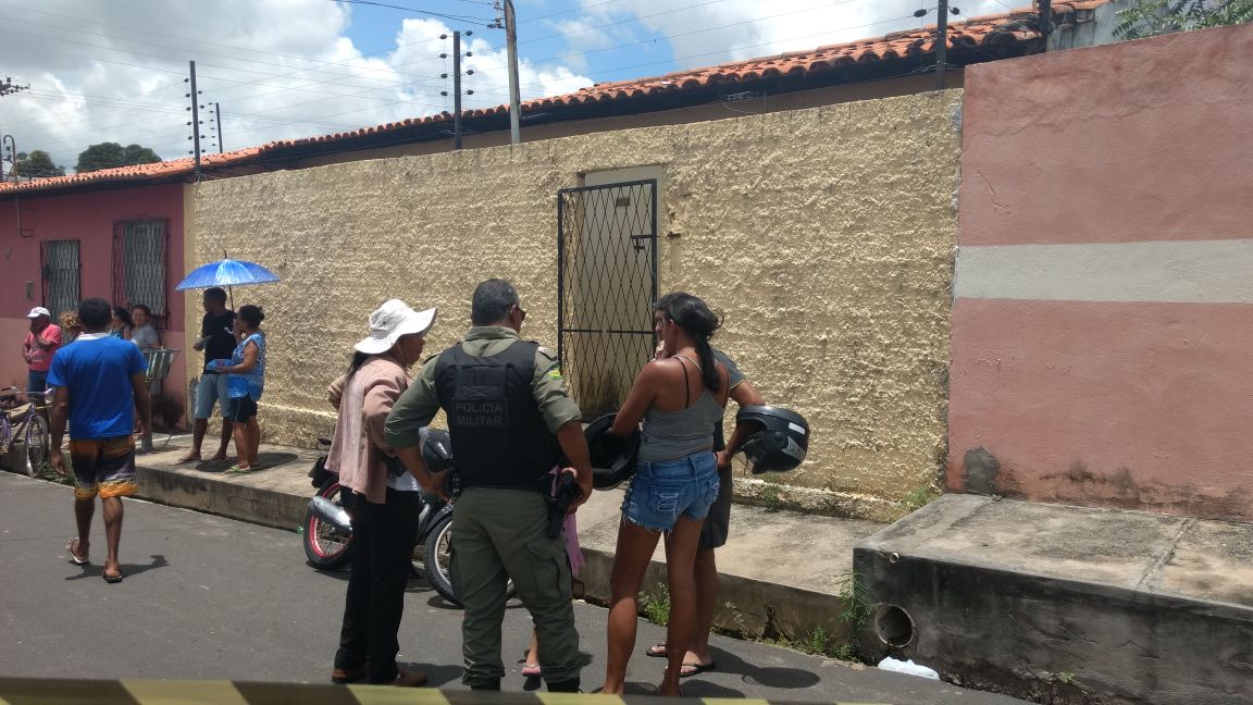 Casa onde o marido assassinou a esposa e cometeu suicídio 
