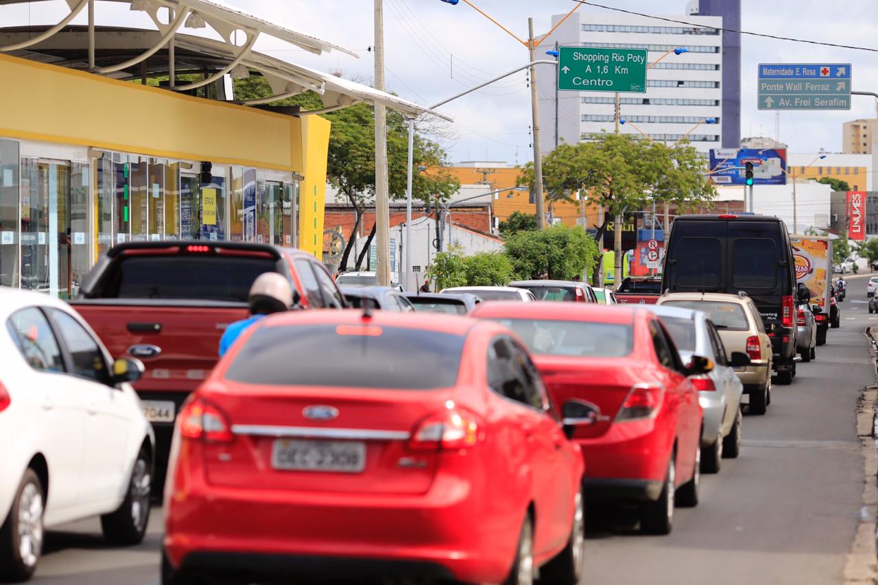 Congestionamento na Avenida Miguel Rosa