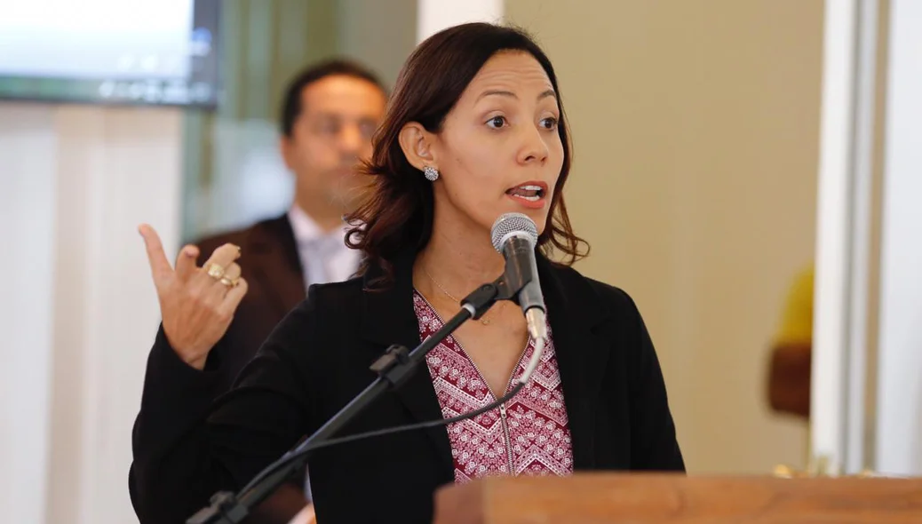 Mirlane Ramos, diretora da Unidade Escolar Monsenhor Raimundo Nonato Melo