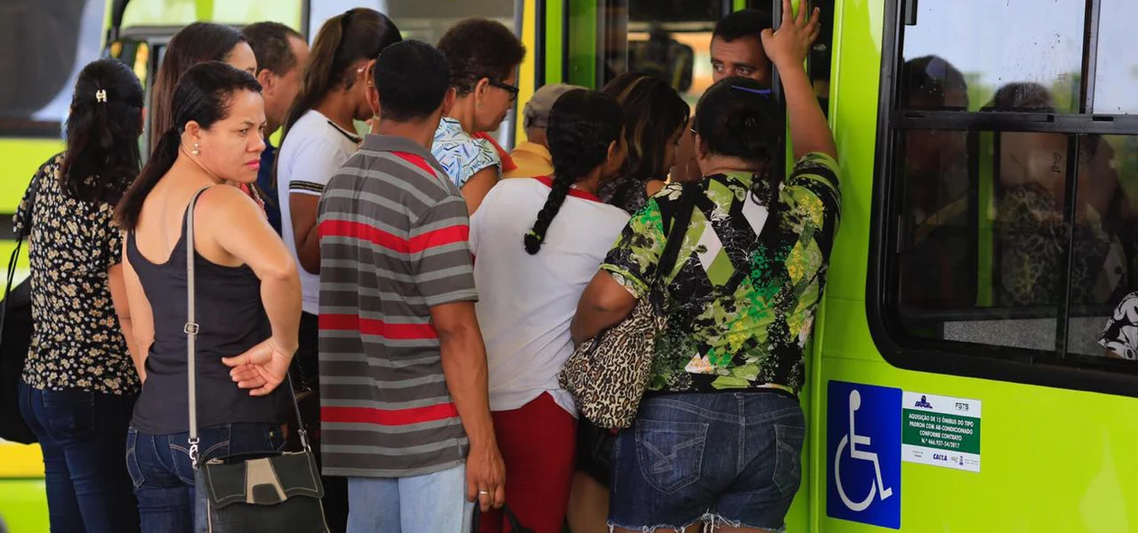 Passageiros reclamam da superlotação dos ônibus de Teresina