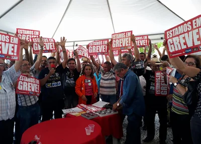 Protesto em frente a Eletrobras