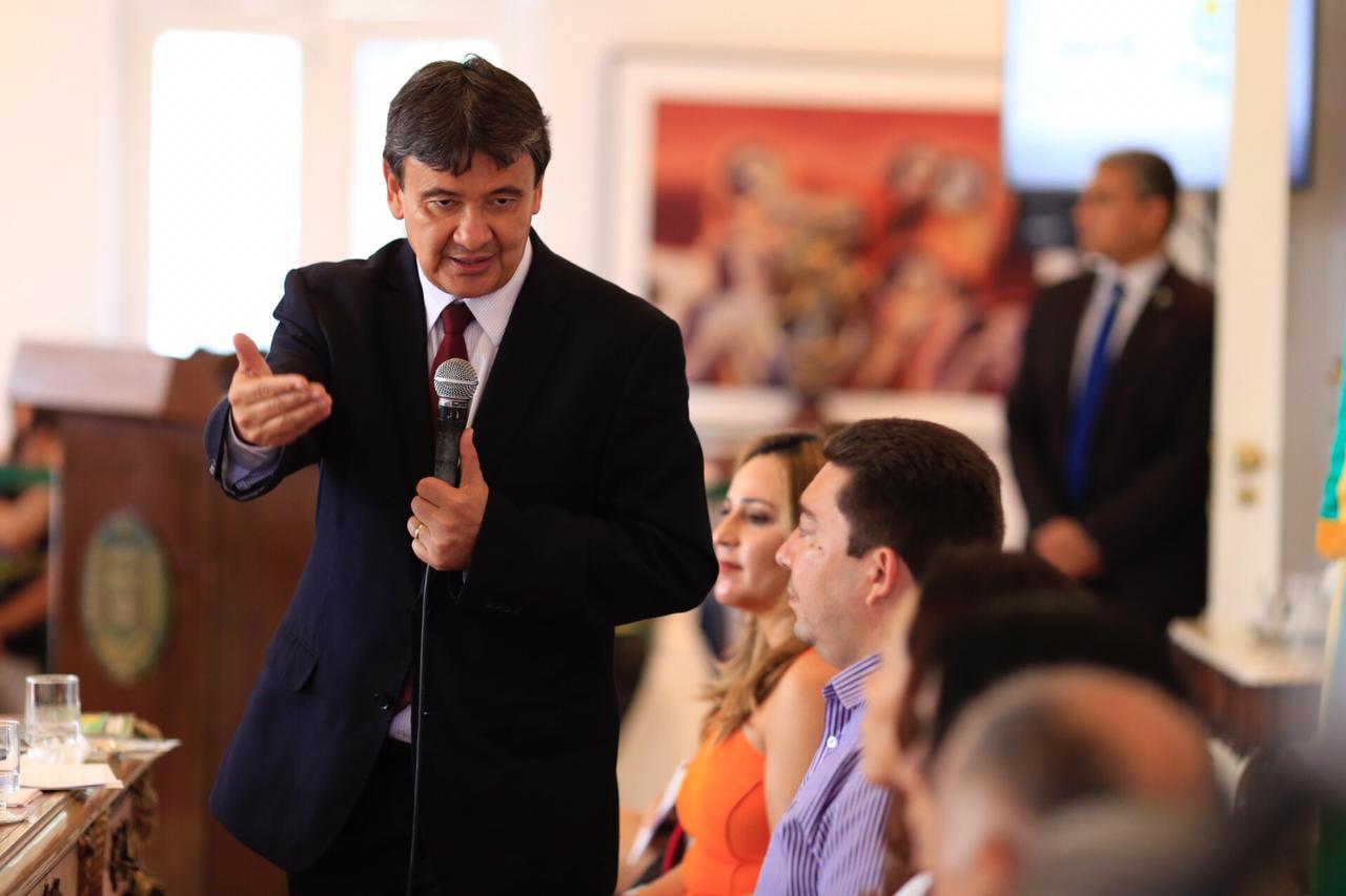 Wellington Dias na entrega do Prêmio Gestão Escolar 2017