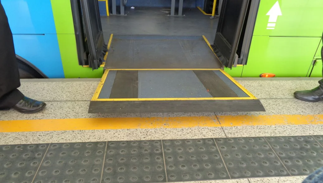 Cadeirante denuncia falta de acessibilidade em ônibus de Teresina