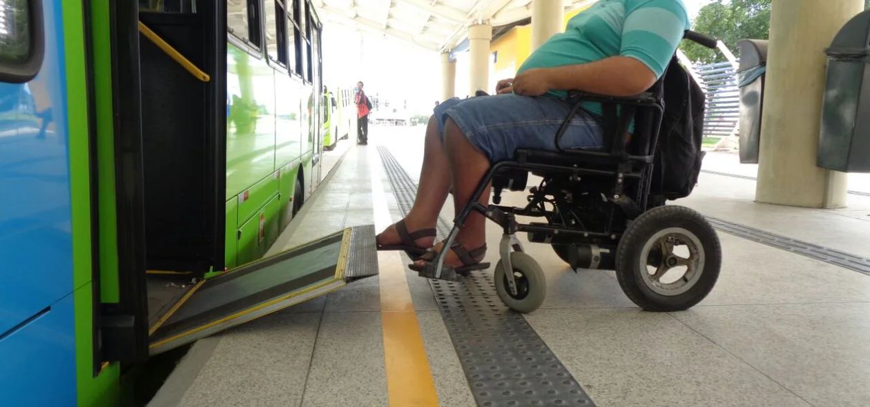 Cadeirante não conseguiu entrar no ônibus