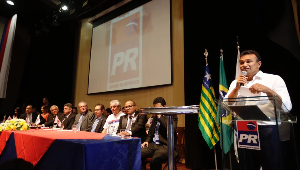 Fábio Abreu discusando 