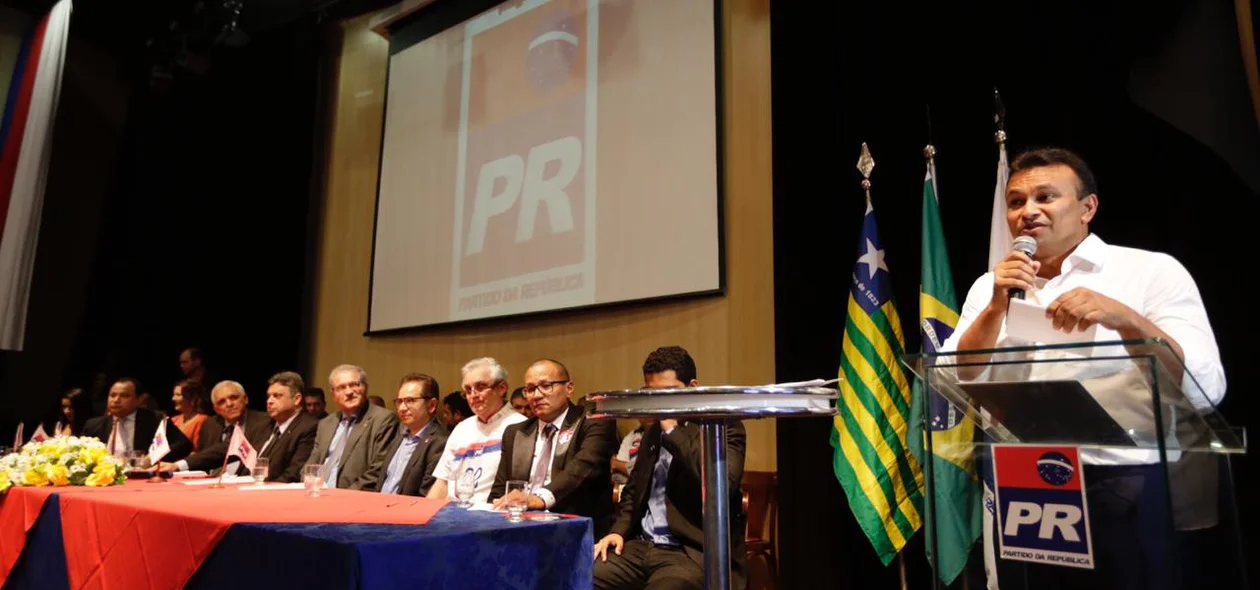 Fábio Abreu discusando 