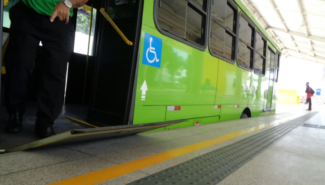 Ônibus não se adapta a plataforma do Terminal Itararé em Teresina