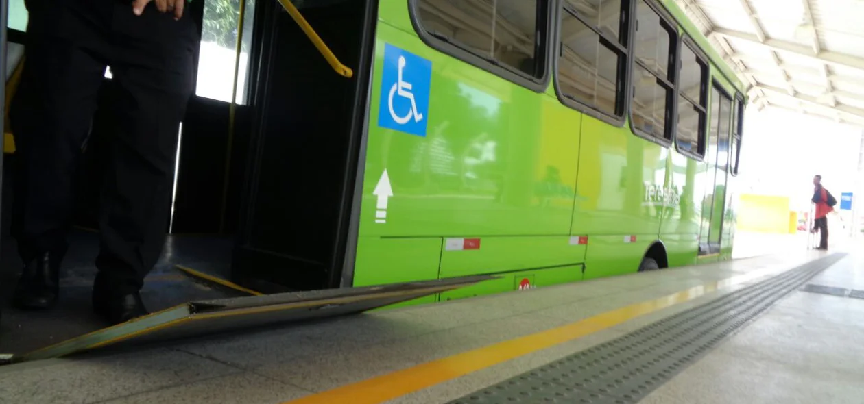 Ônibus não se adapta a plataforma do Terminal Itararé em Teresina