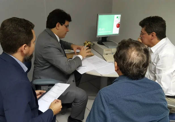 Rafael Fonteles entrega prestação de contas