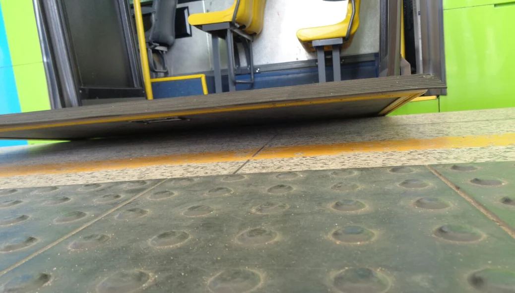 Rampa de ônibus não ficou paralela a plataforma do Terminal Itararé