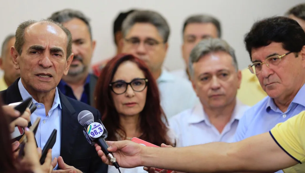 Marcelo Castro acompanhado de Liziê e Ismar Marques