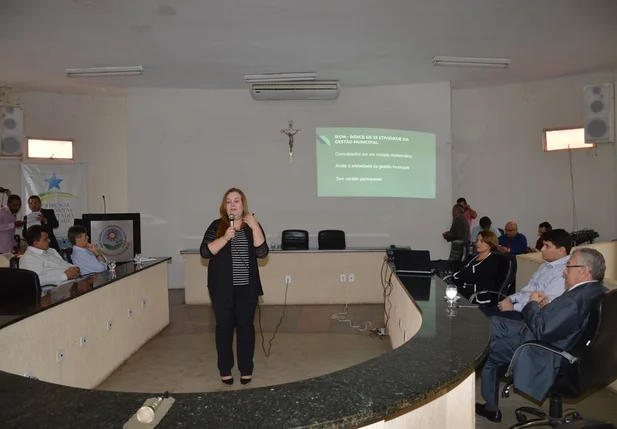 Técnica ministra curso em Picos