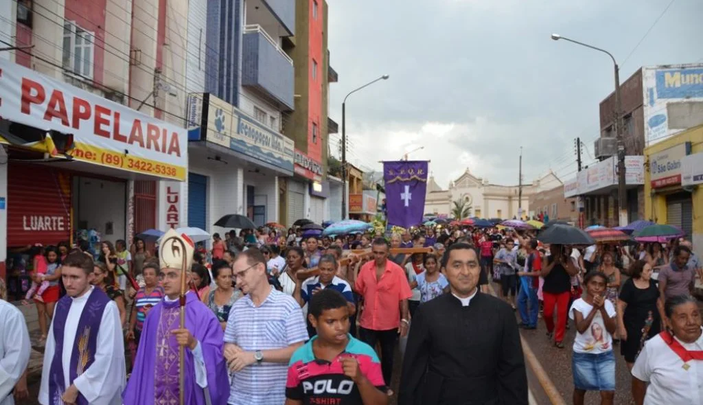 Procissão oriunda dos bairros Junco e São José