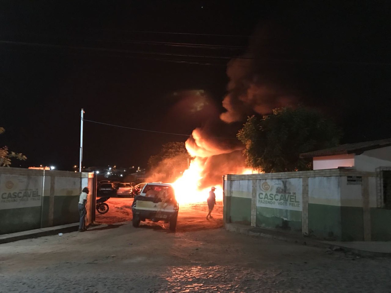 Criminosos incendiam mais de 50 veículos no Ceará