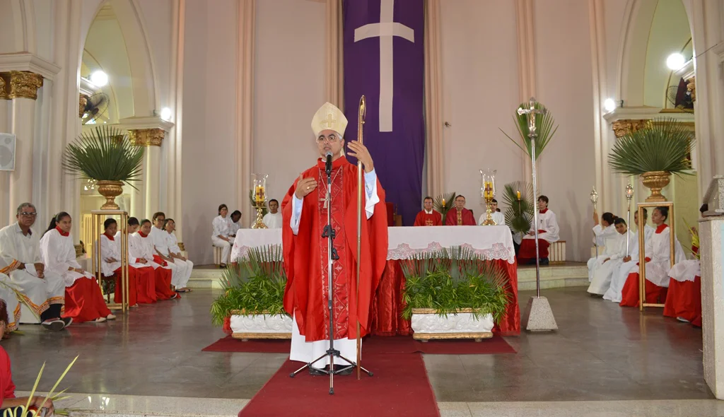 Missa de Ramos foi presidida por dom Plínio