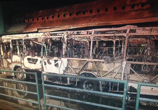 Ônibus incendiado em Fortaleza