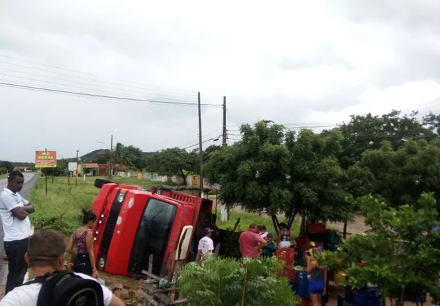 Acidente aconteceu na BR 230 em Oeiras