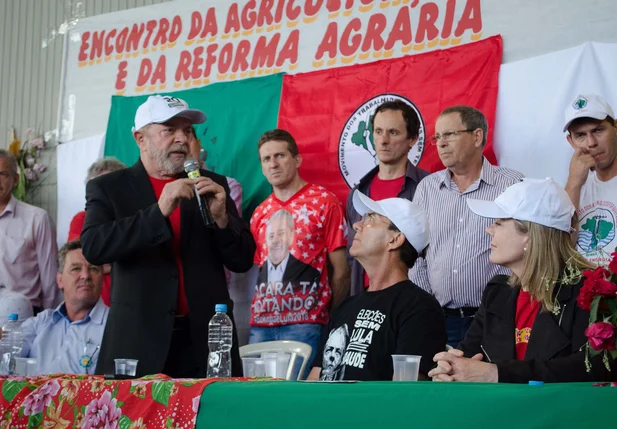 Ex-presidente Lula durante caravana em Santa Catarina