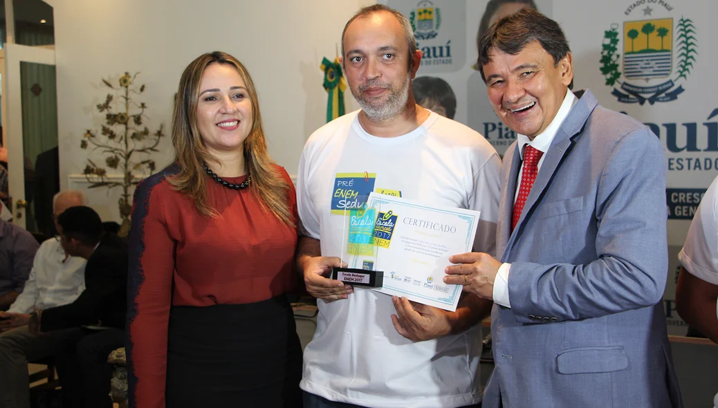 Professores recebem certificado