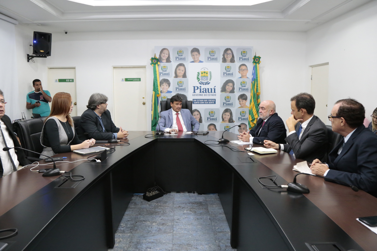 Wellington Dias em reunião com empresários da OI