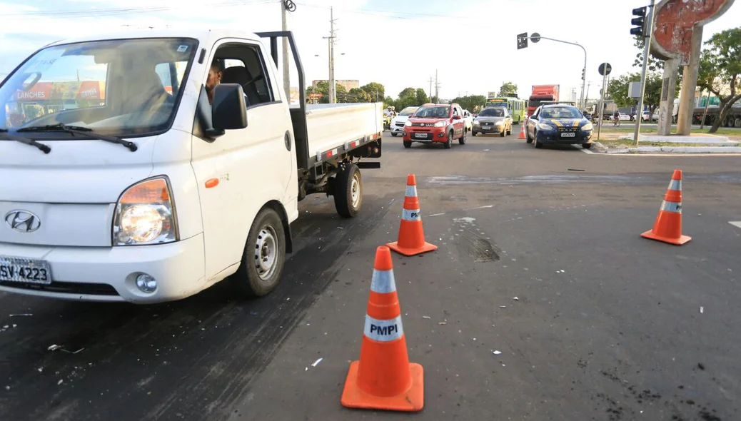 Acidente aconteceu no cruzamento da BR 343 com a Avenida Principal do Dirceu