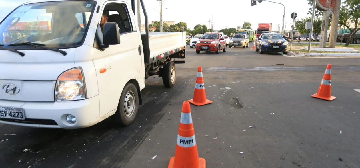 Acidente aconteceu no cruzamento da BR 343 com a Avenida Principal do Dirceu