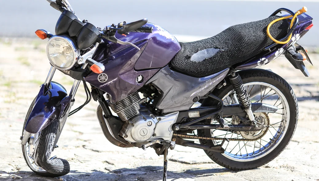 Moto ficou destruída 