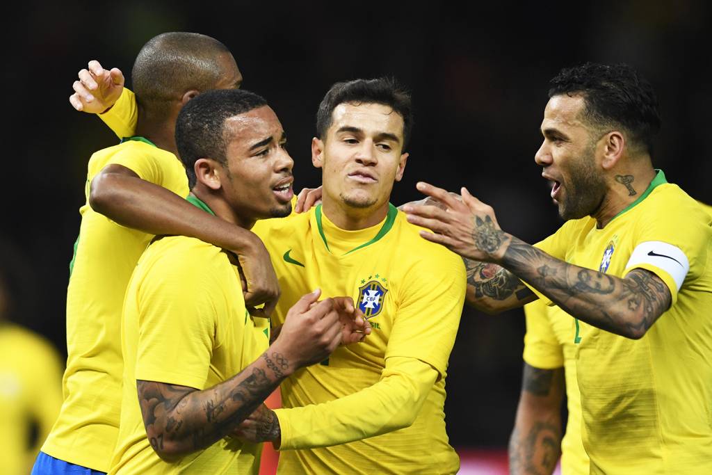 Seleção brasileira comemora vitória de amistoso contra a Alemanha.