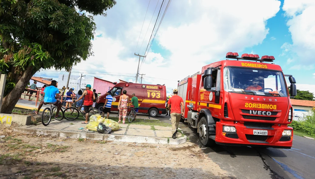 Corpo de Bombeiros esteve no local 