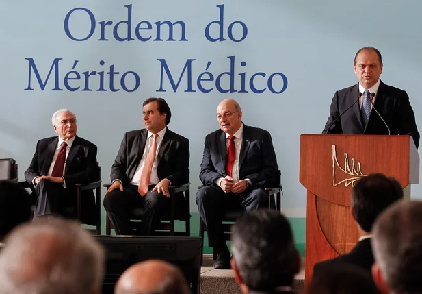 Ricardo Barros anuncia saída do Ministério da Saúde para disputar eleição 2018
