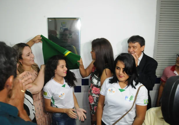 Governador Wellington Dias inaugura obra em Parnaíba