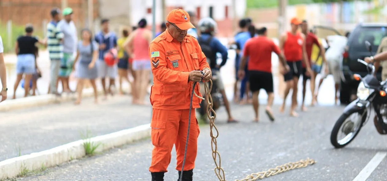 Corpo de Bombeiros esteve no local