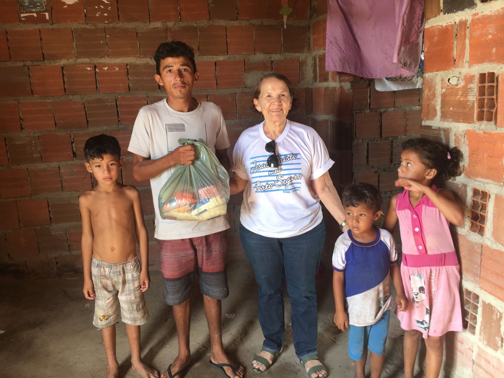 Famílias carentes recebem cestas básicas da prefeitura de Cocal - GP1