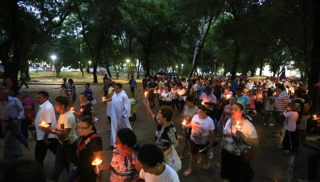 Fiéis na Procissão do Senhor Morto realizada no Centro de Teresina 