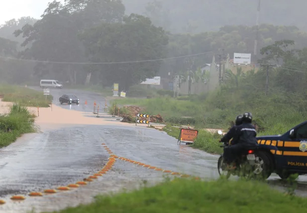 Trecho da BR 343 está interditado em Teresina