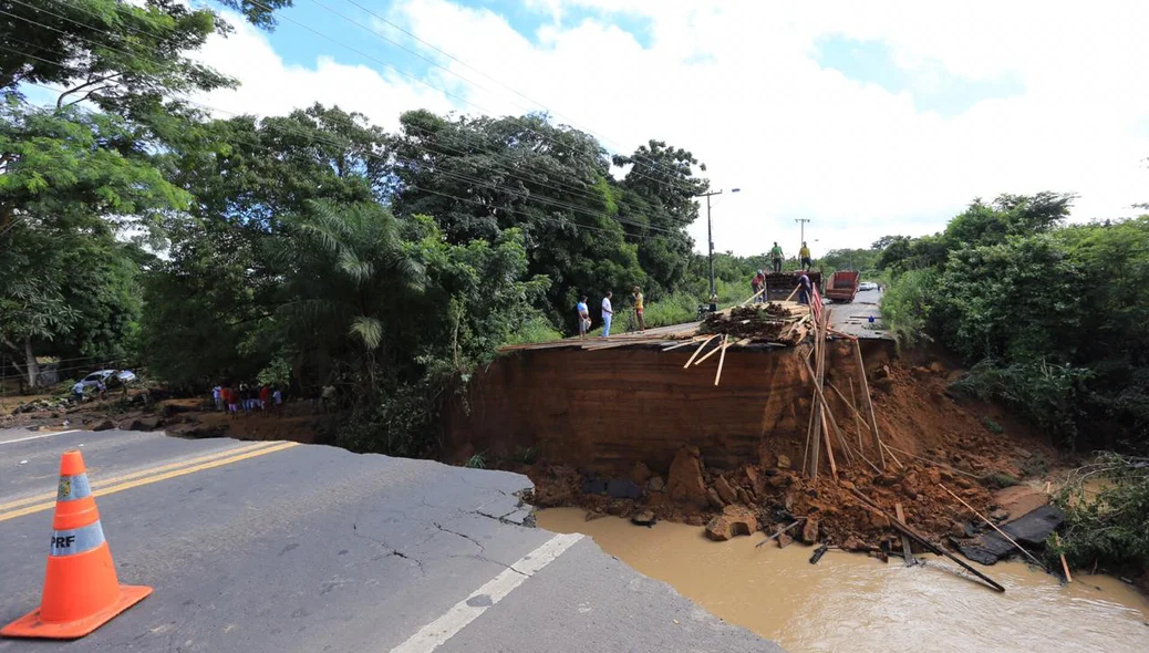 Trecho da BR 343 continua intrafegável